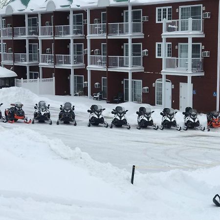 Les Pavillons Du Petit Manoir Du Casino Hotell La Malbaie Exteriör bild