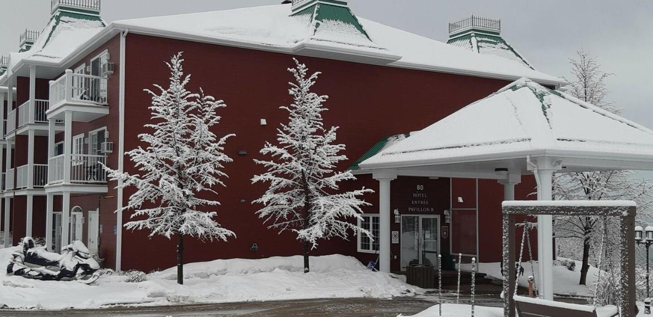 Les Pavillons Du Petit Manoir Du Casino Hotell La Malbaie Exteriör bild