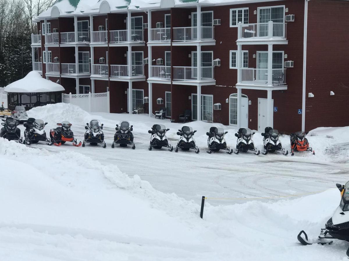 Les Pavillons Du Petit Manoir Du Casino Hotell La Malbaie Exteriör bild