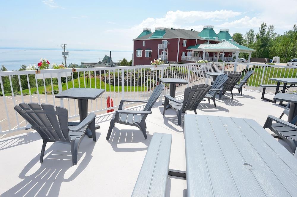 Les Pavillons Du Petit Manoir Du Casino Hotell La Malbaie Exteriör bild