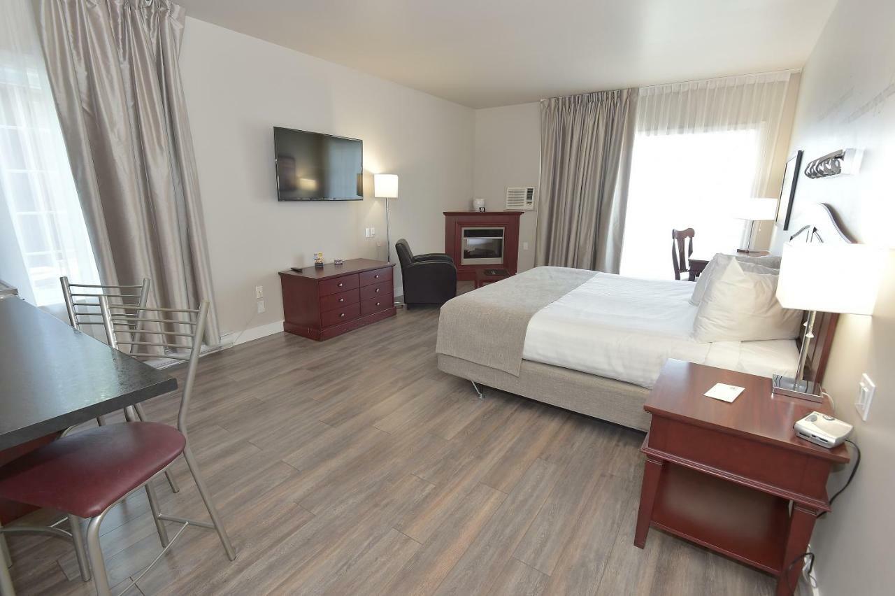 Les Pavillons Du Petit Manoir Du Casino Hotell La Malbaie Exteriör bild