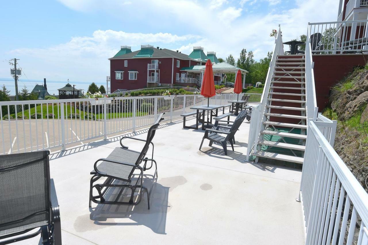 Les Pavillons Du Petit Manoir Du Casino Hotell La Malbaie Exteriör bild