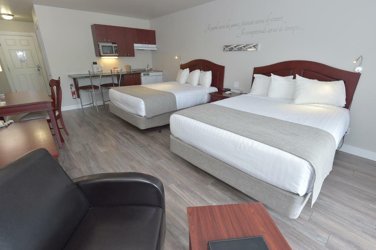 Les Pavillons Du Petit Manoir Du Casino Hotell La Malbaie Exteriör bild